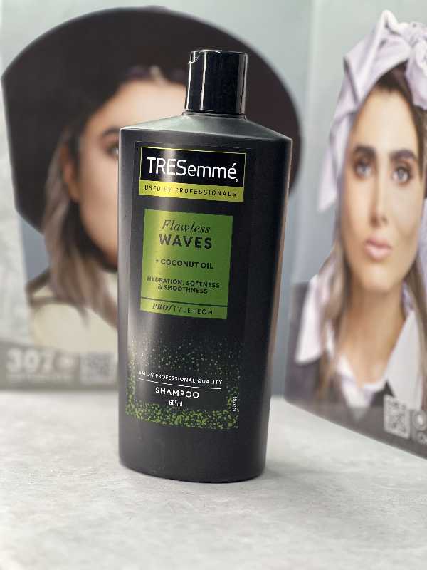 شامپو مو ترزمی مدل Flawless مناسب برای موهای فر حجم 685 میل
