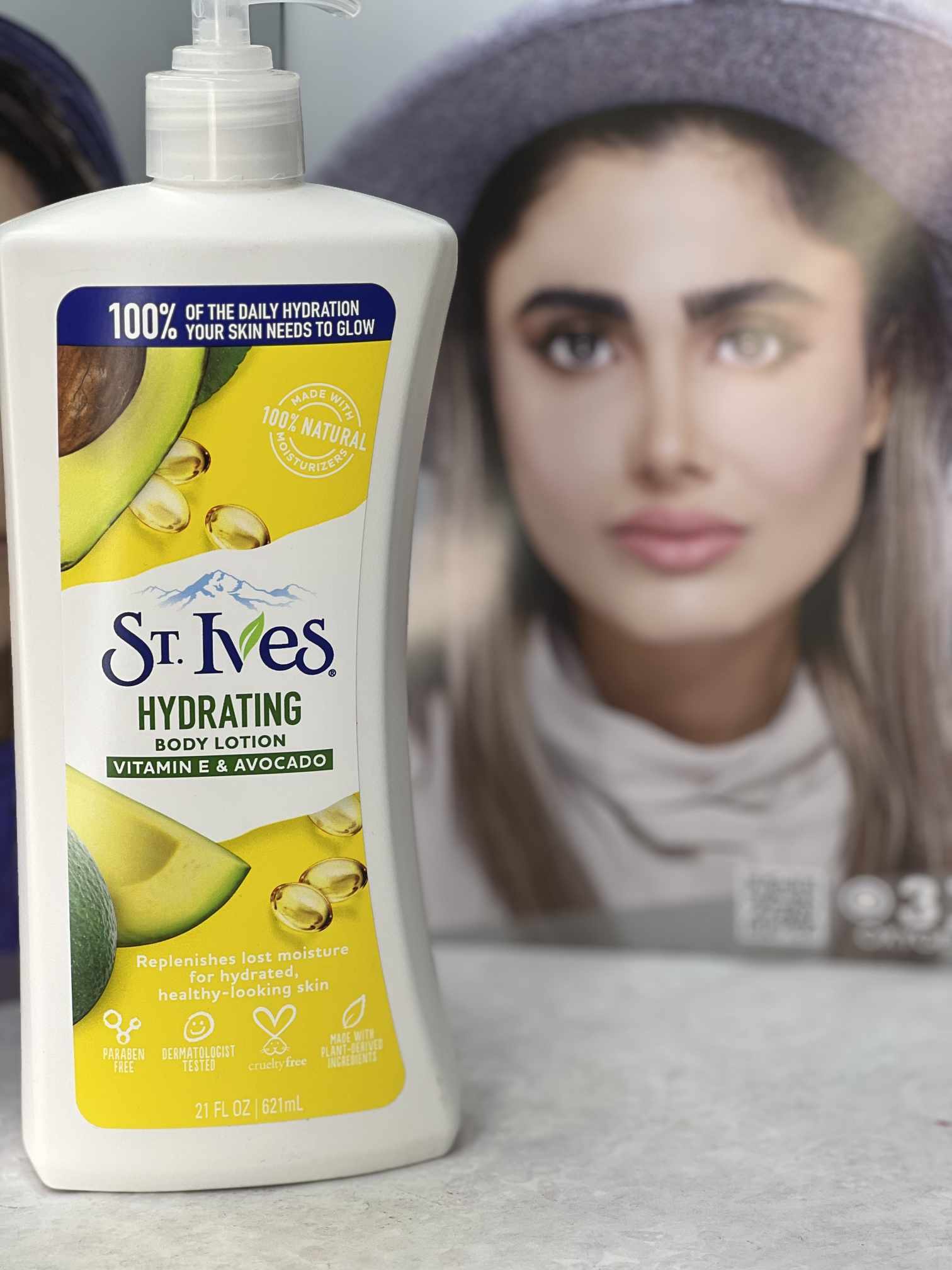 لوسیون بدن آبرسان عصاره آووکادو سینت ایوز 621ml