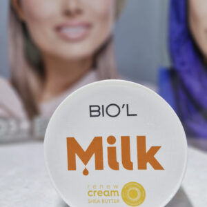 کرم مرطوب کننده کاسه ای حاوی شیر و شیا بیول