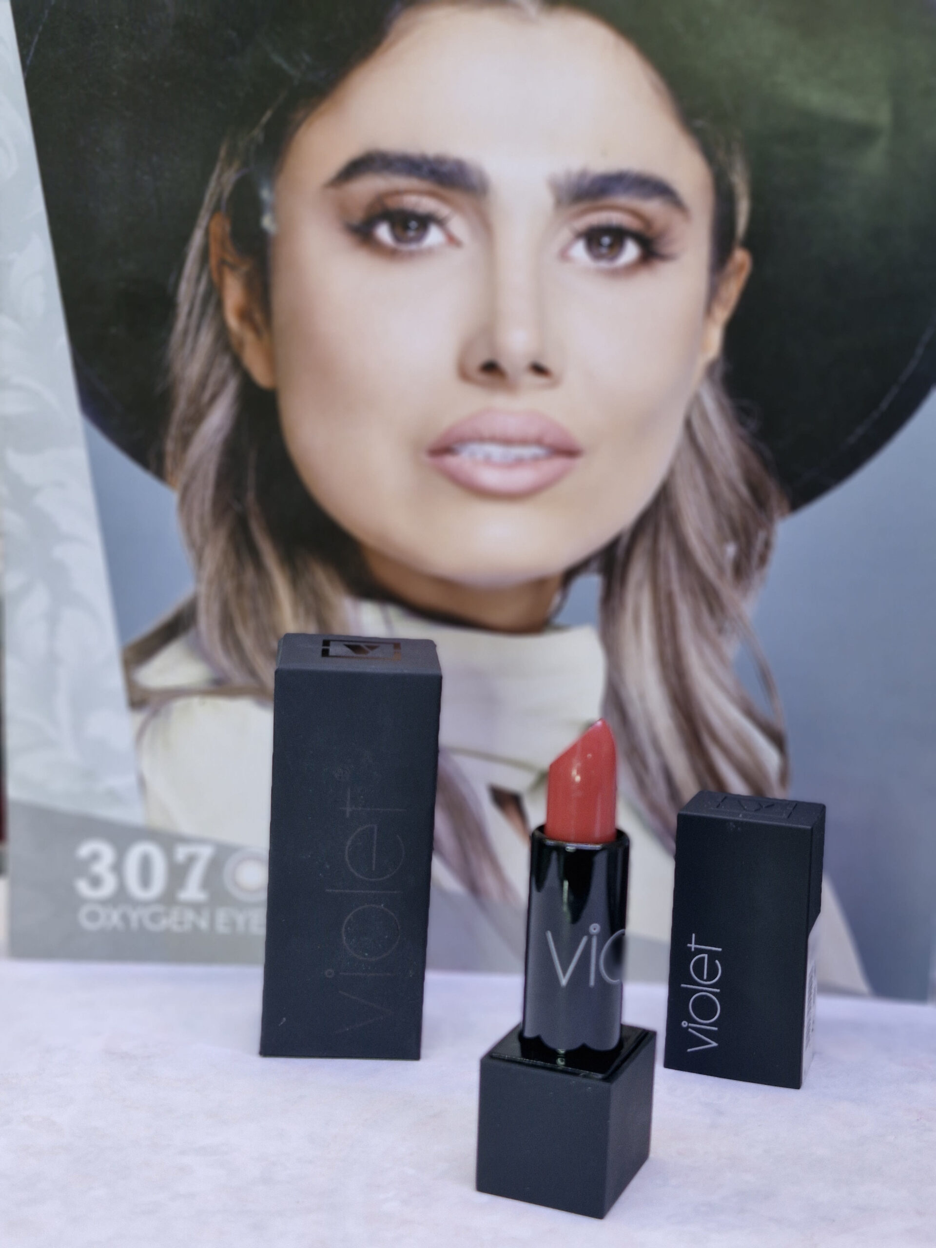 رژلب جامد مات 369