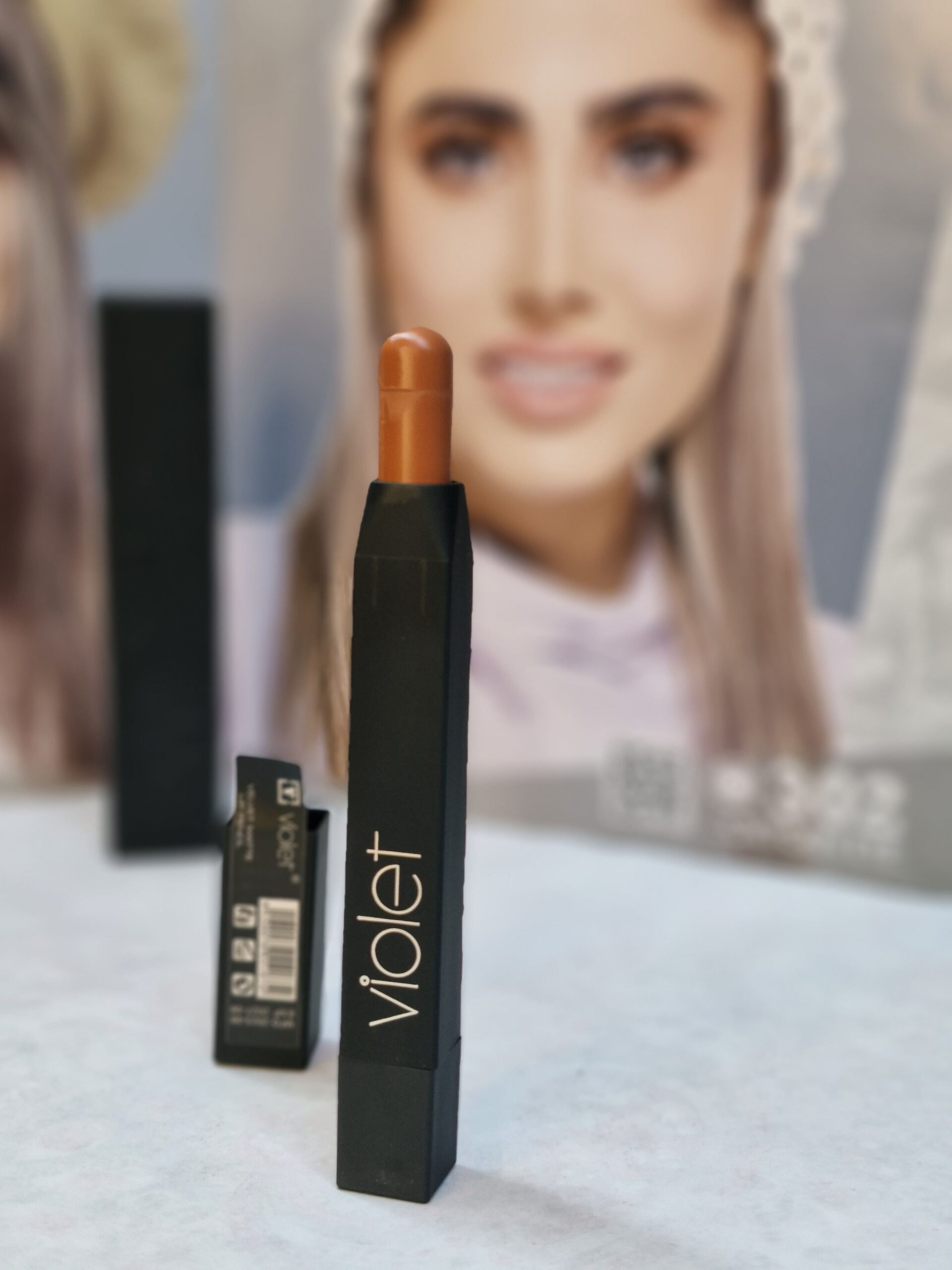 رژلب مخملی پیچی 814ویولت