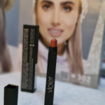 رژلب مخملی پیچی 821 ویولت