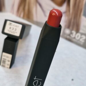 رژلب مخملی پیچی 833 ویولت