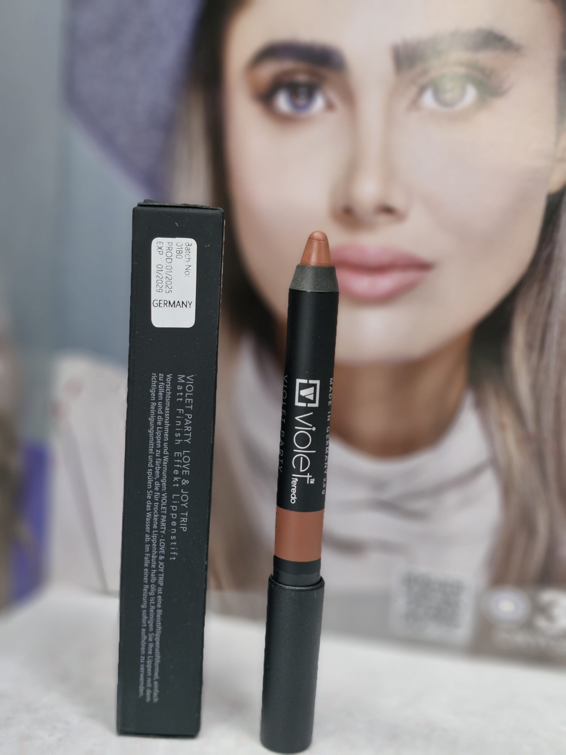 رژ لب مدادی شماره 12