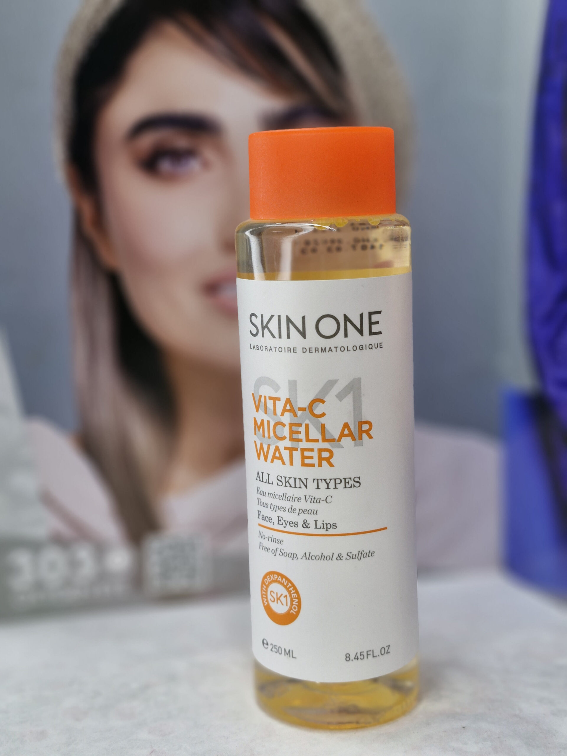 محلول پاک کننده آرایش ویتامین سی اسکین وان