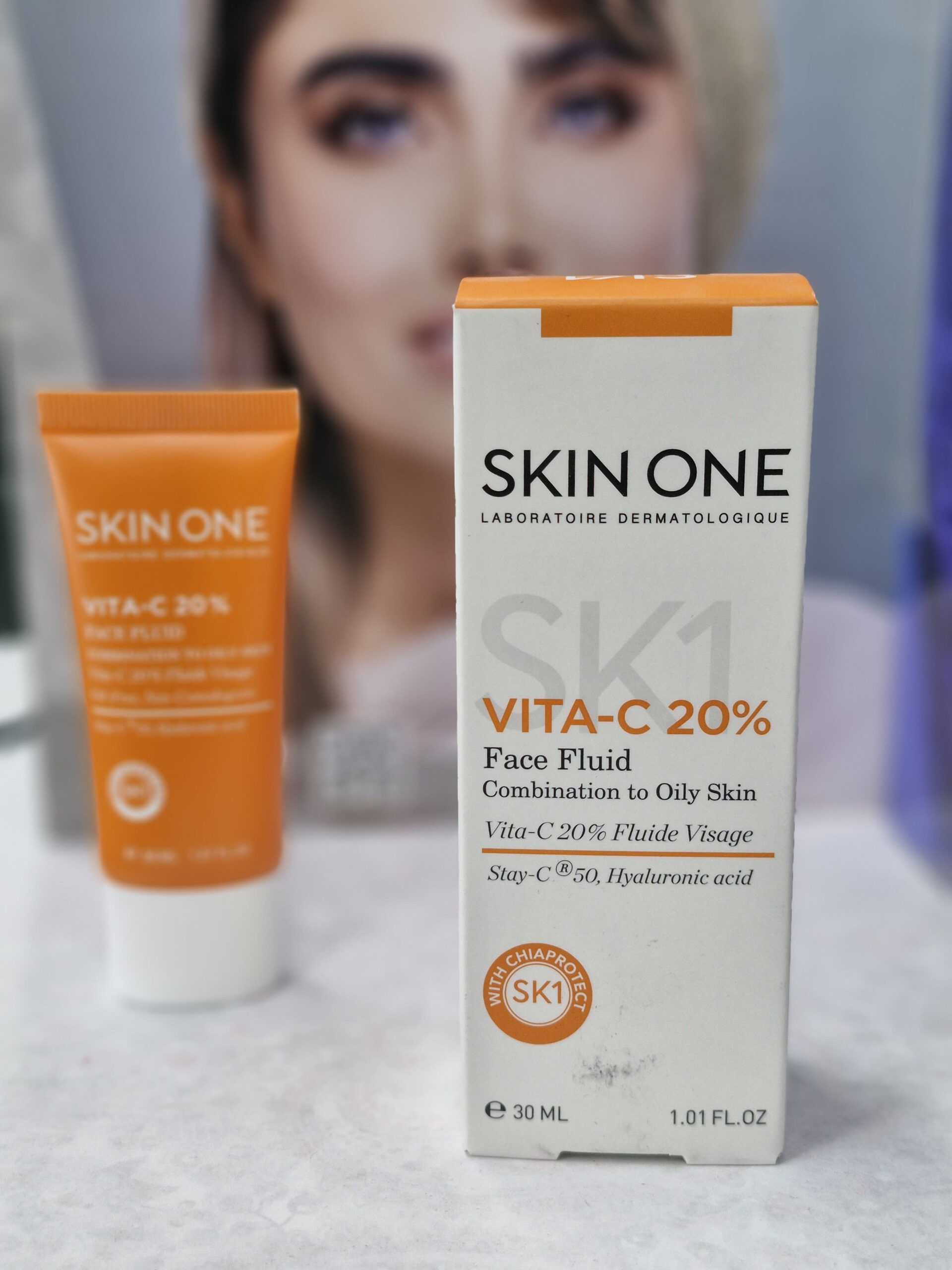 فلوئید صورت ویتامین سی 20 درصد اسکین وان