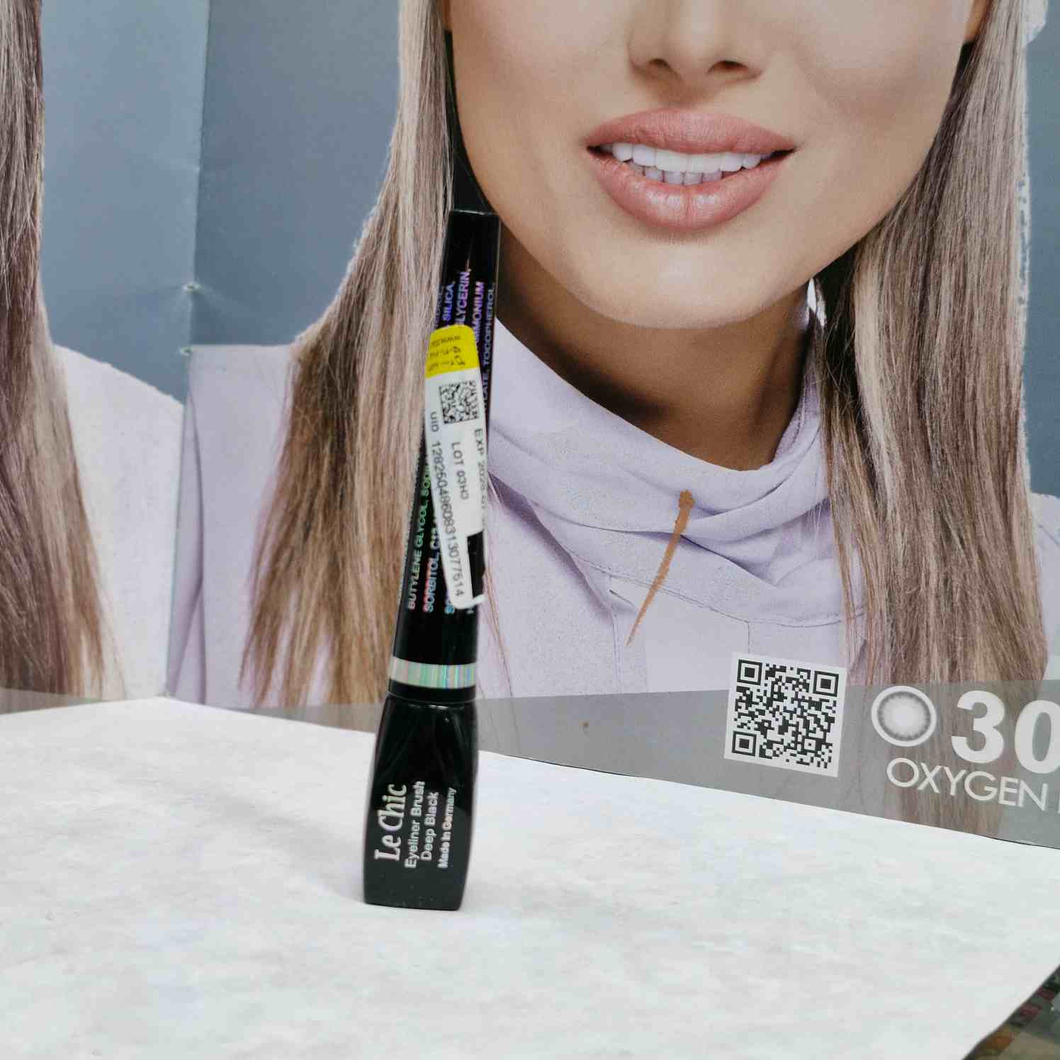 خط چشم مویی لچیک