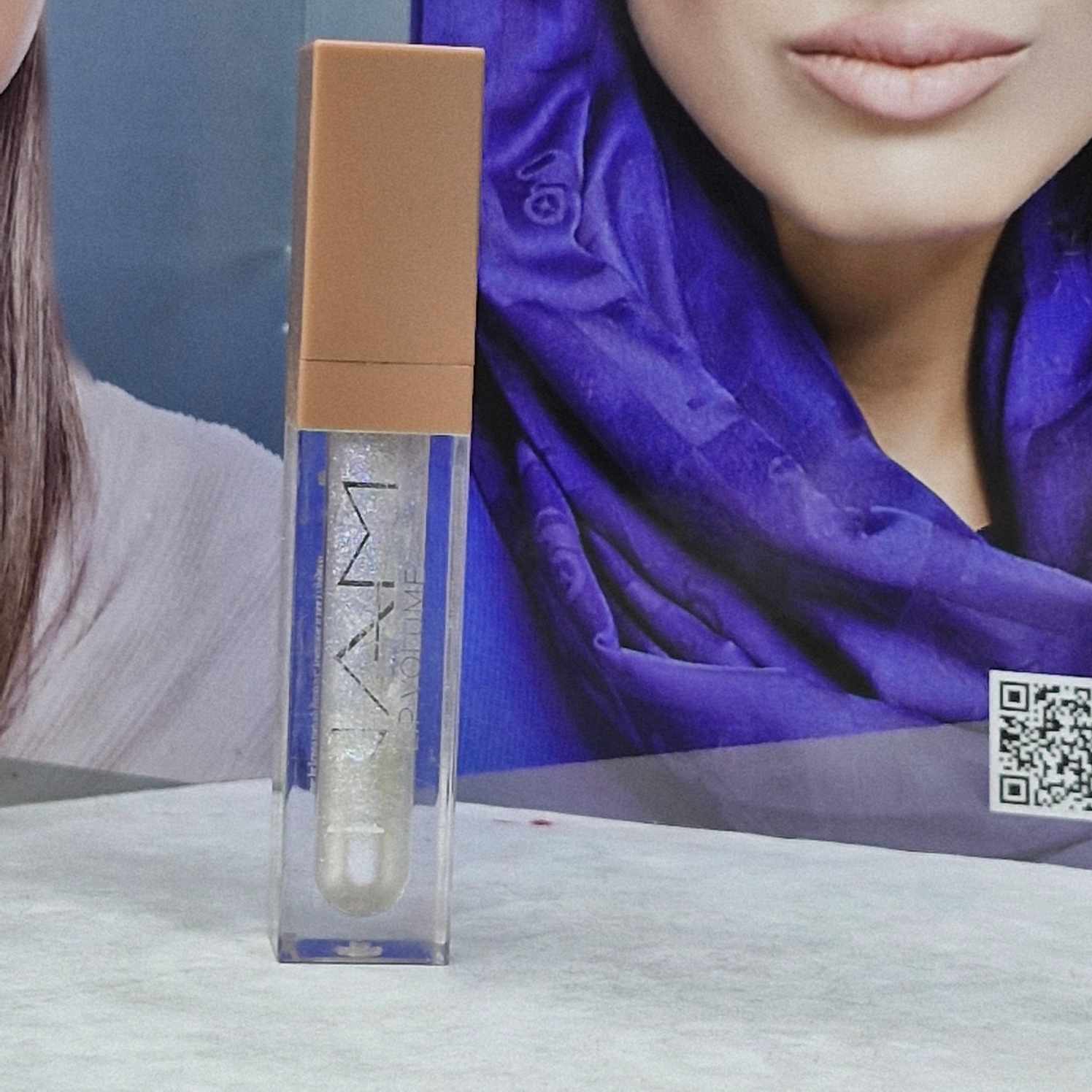قیمت رژ لب حجم دهنده نام 01