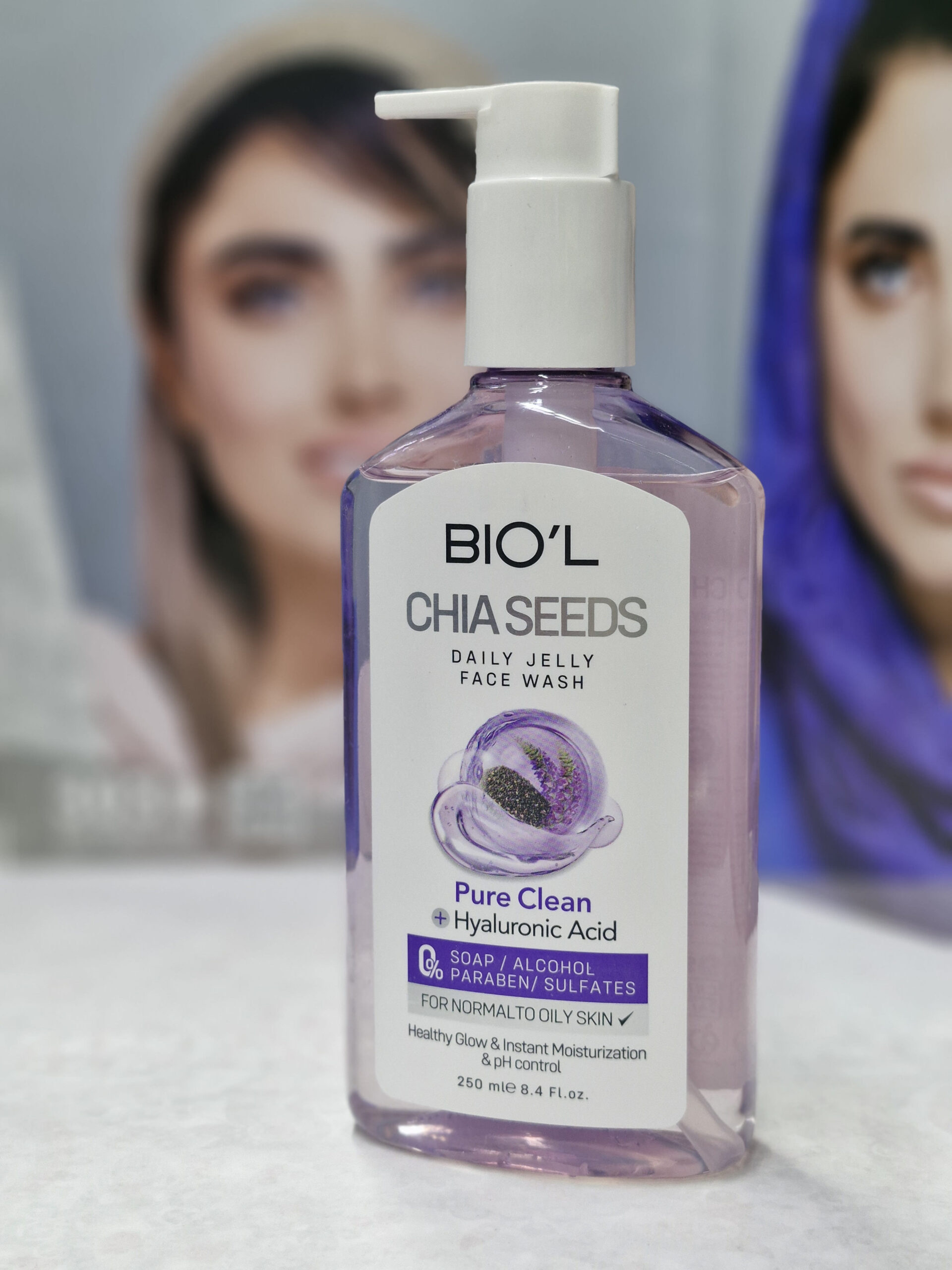 ژل شستشو صورت دانه چیا و هیالورونیک اسید بیول