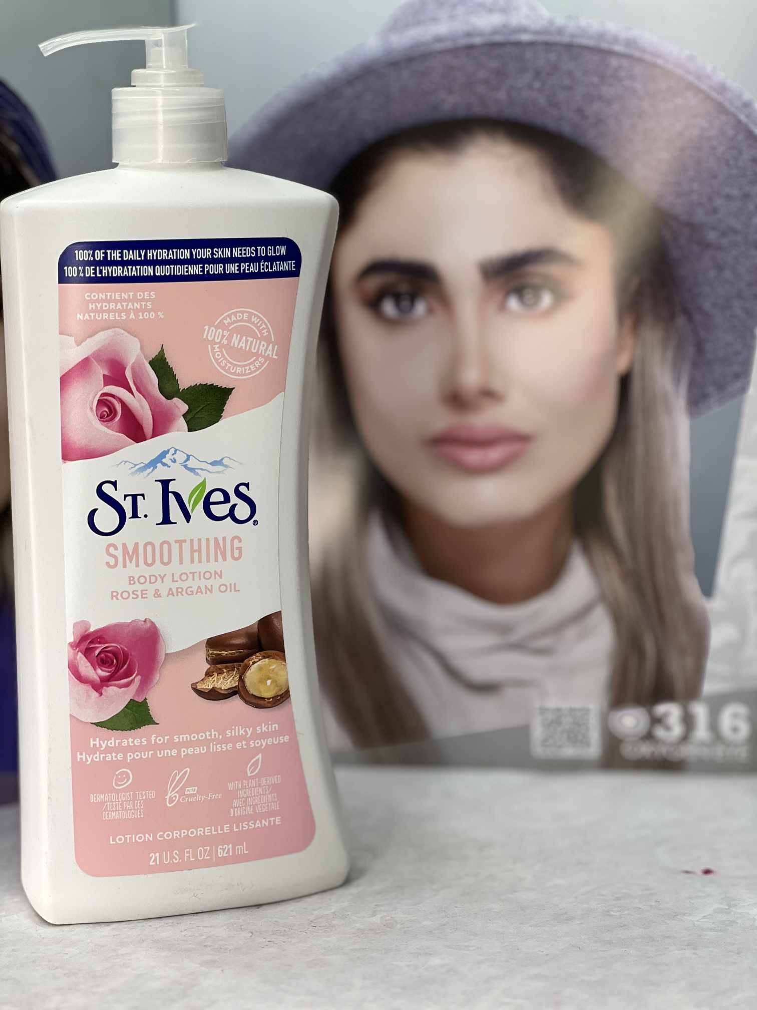 لوسیون بدن آبرسان عصاره رز و آرگان سینت ایوز 621ml