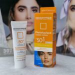 ضد آفتاب رنگی پوست خشک spf50 فتوتیپیک بژ روشن درماتیپیک